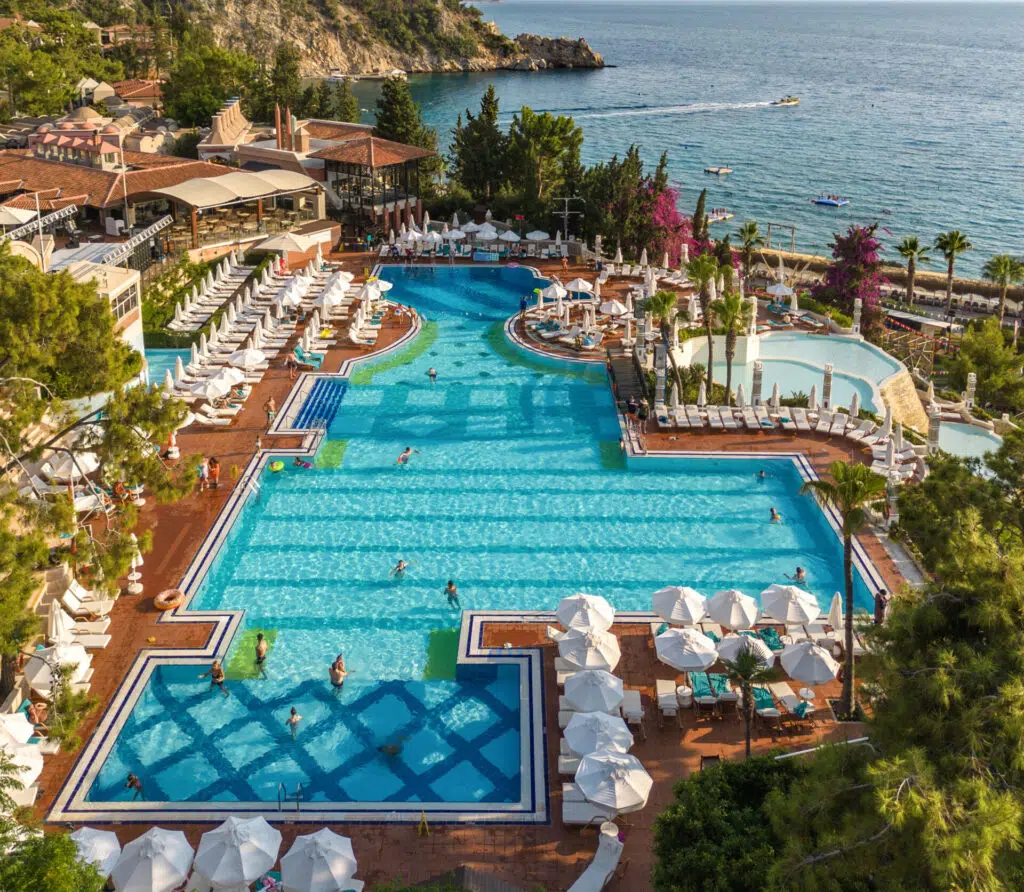 Liberty Lykia - Ölüdeniz koyunda otel manzarası